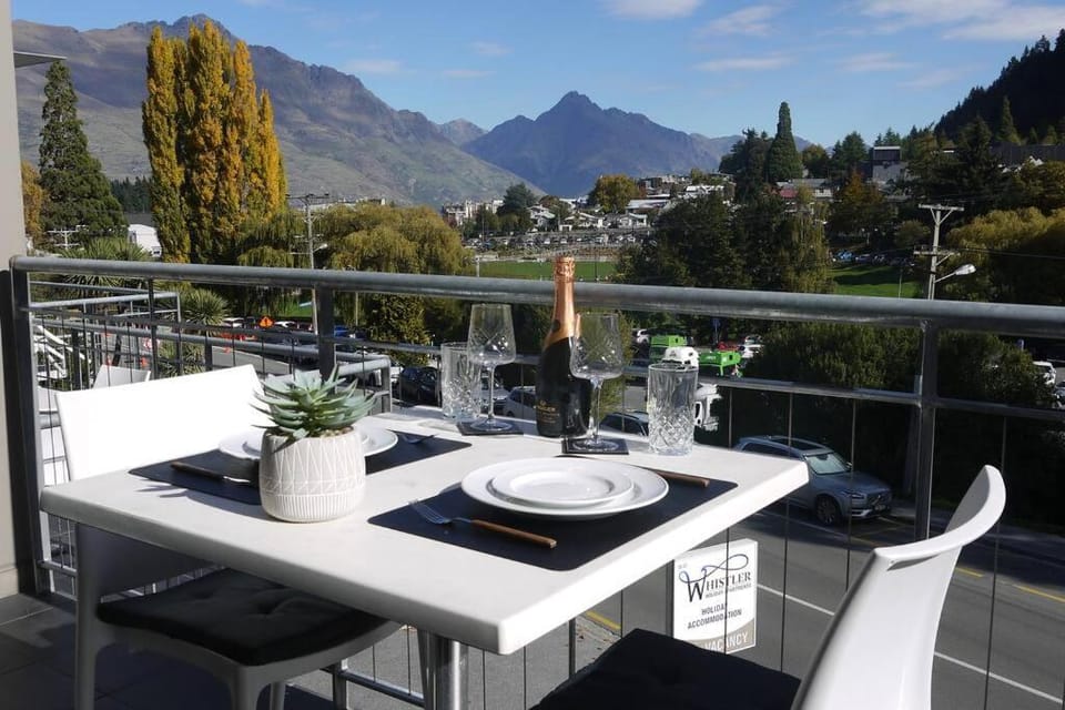 Balcony/Terrace, Mountain view