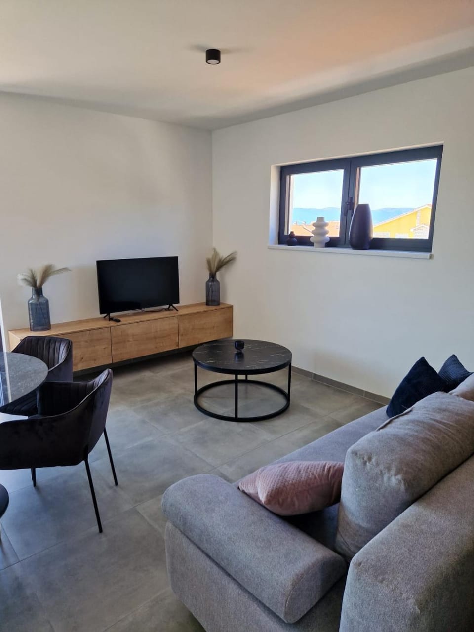 Communal lounge/ TV room, TV and multimedia, Living room, Seating area, Evening entertainment