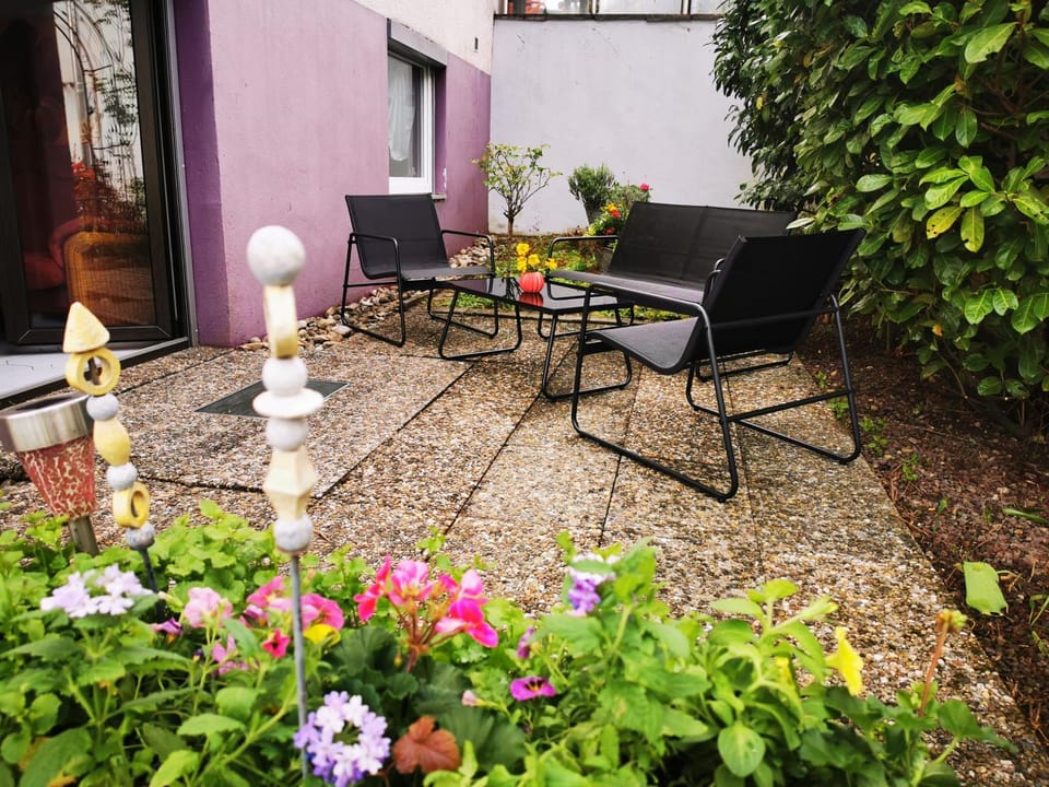 Spring, Garden, Balcony/Terrace, Seating area, Garden view