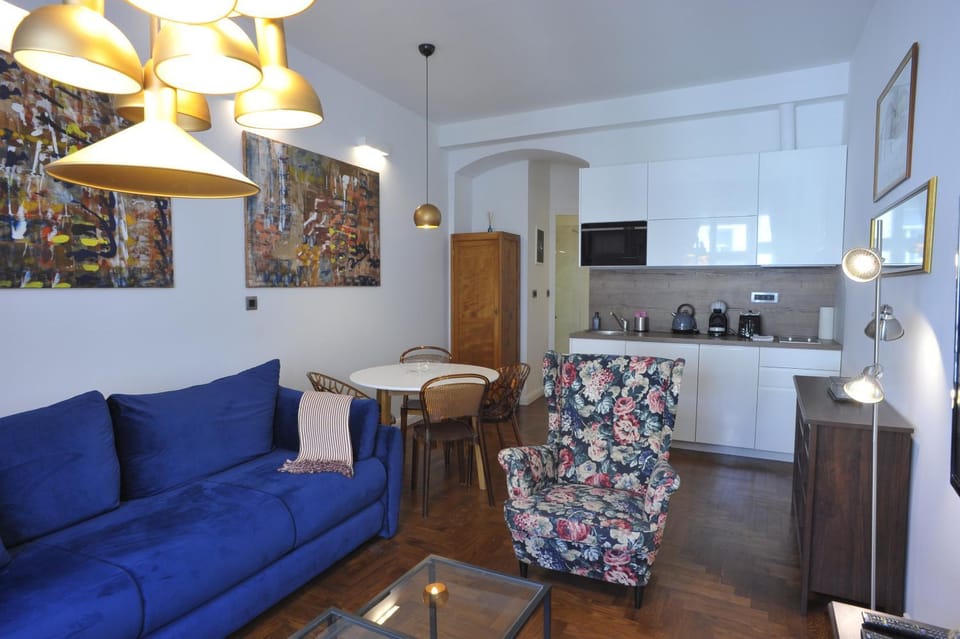 Kitchen or kitchenette, Living room, Seating area, Dining area, minibar, pet friendly, stove