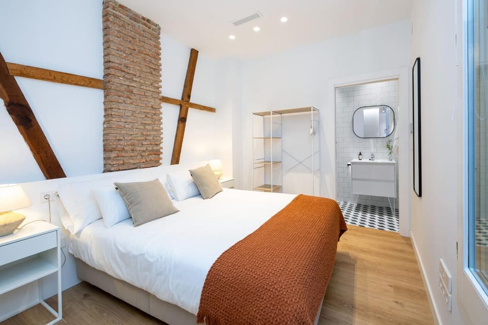 Bed, Bathroom, Photo of the whole room, Bedroom, towels