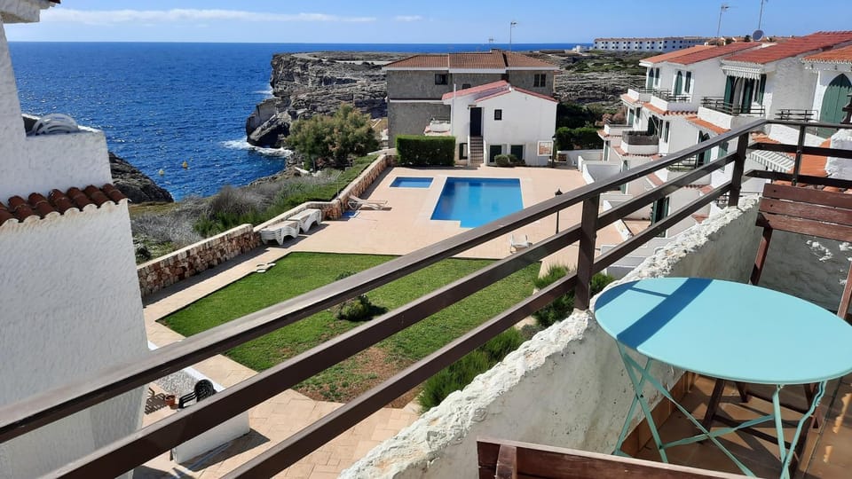 View (from property/room), Balcony/Terrace, Sea view, Swimming pool