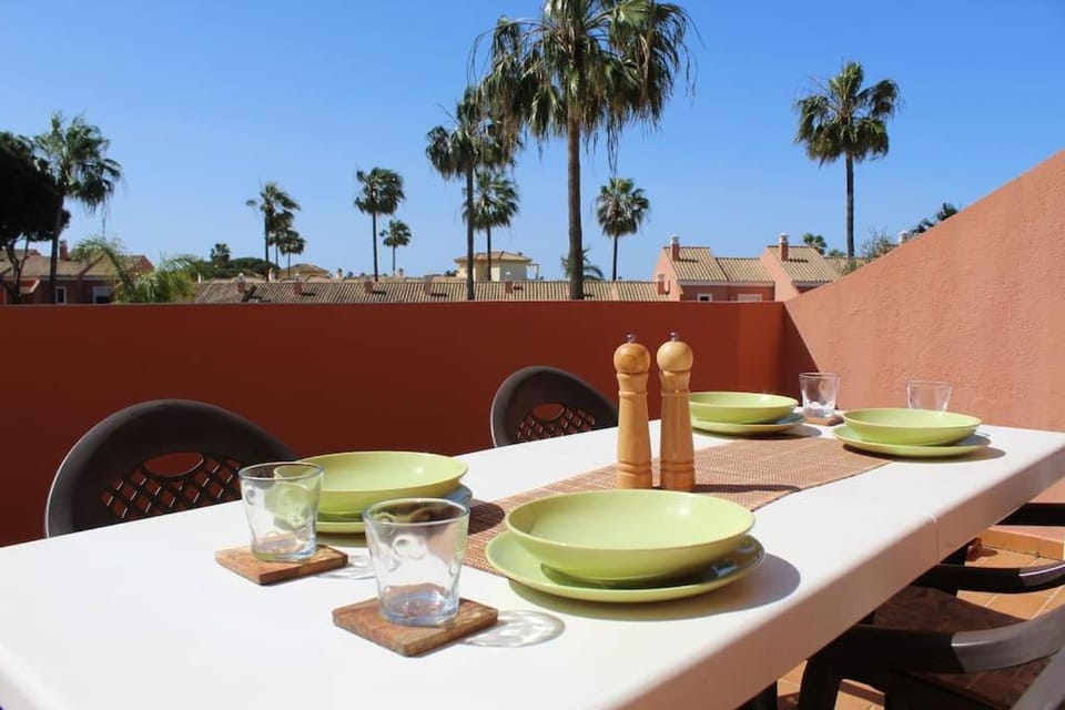 Day, Natural landscape, View (from property/room), Balcony/Terrace, Food and drinks, Dining area