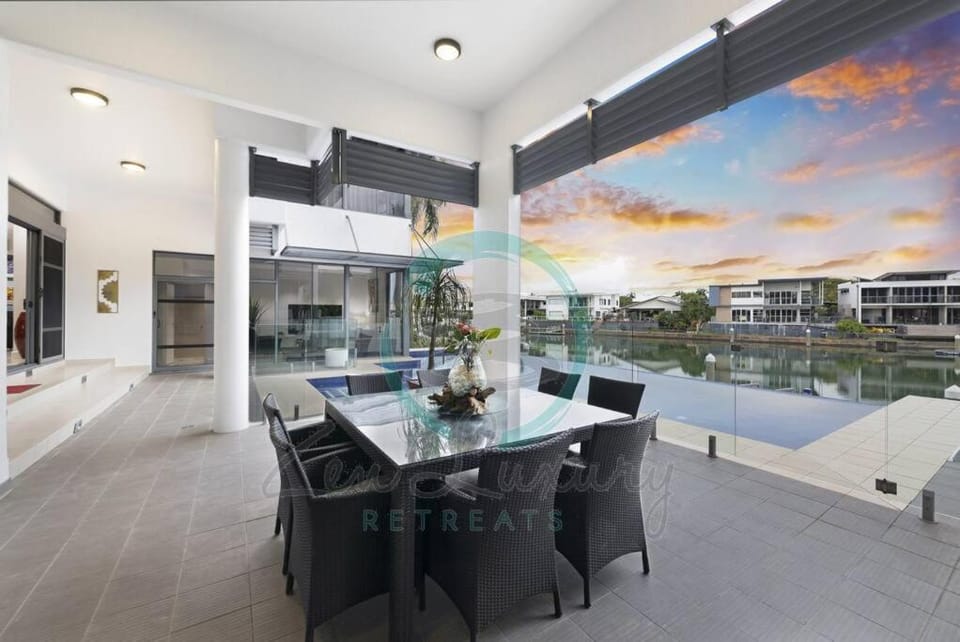 ZenLux: 4BR Bayview Mansion Infinity Pool + Cinema Apartment in Darwin