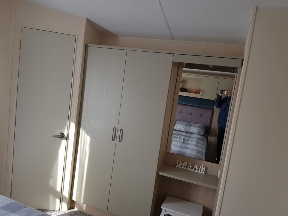 6 BERTH DELUXE CARAVAN PALM GROVE 42 Campground/ 
RV Resort in Chapel Saint Leonards