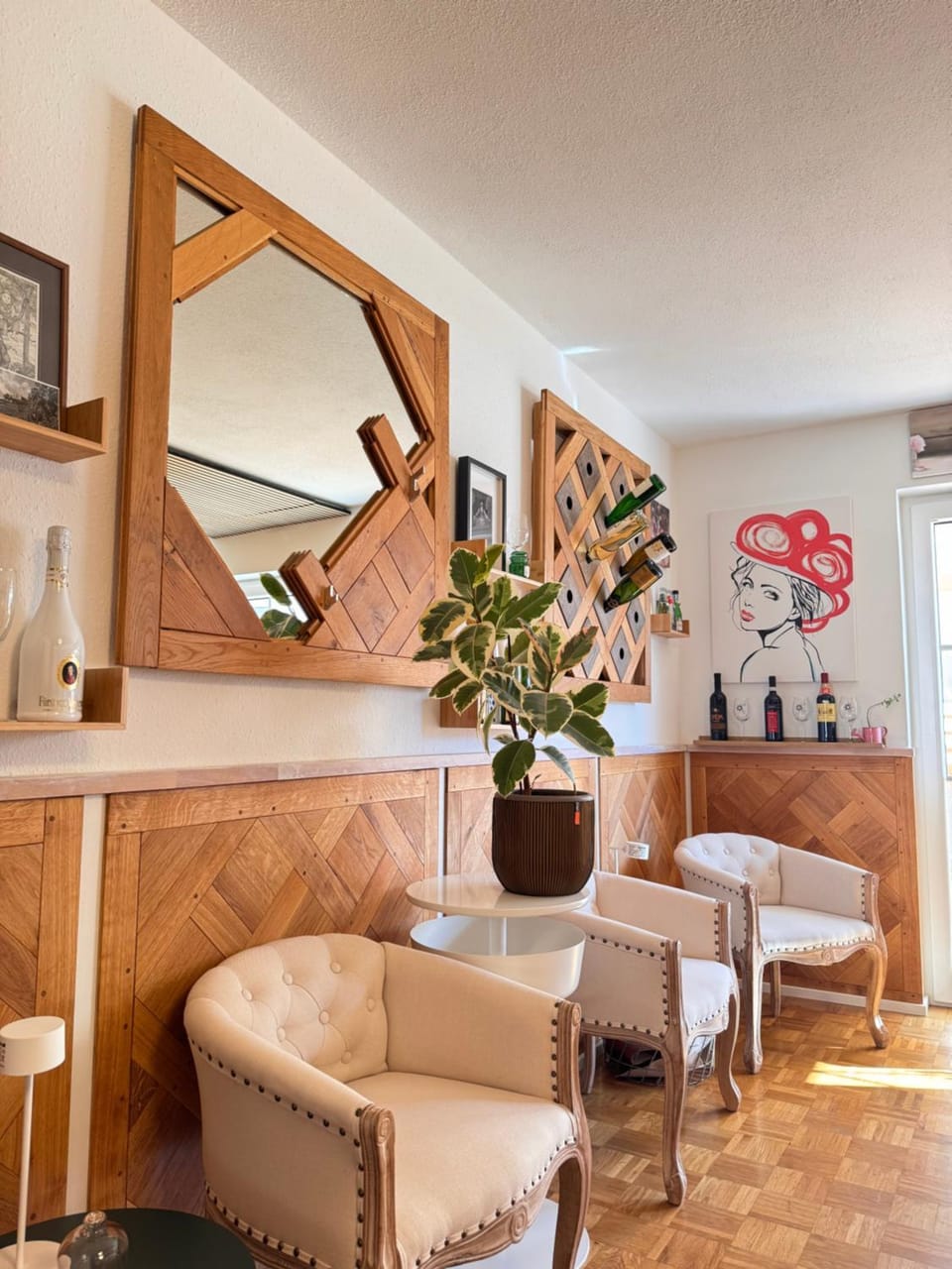 Property building, Communal lounge/ TV room, Activities, Lounge or bar, Seating area, Alcoholic drinks, Non alcoholic drinks