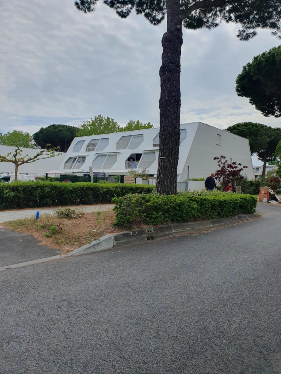 Property building, Neighbourhood