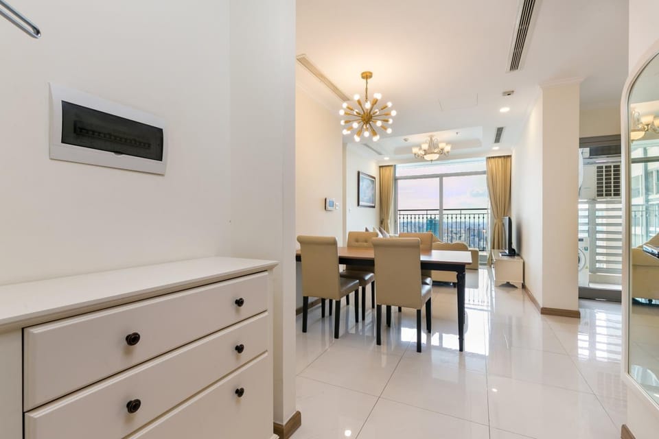 Communal lounge/ TV room, TV and multimedia, Kitchen or kitchenette, Living room, Seating area, Dining area, Evening entertainment, air conditioner