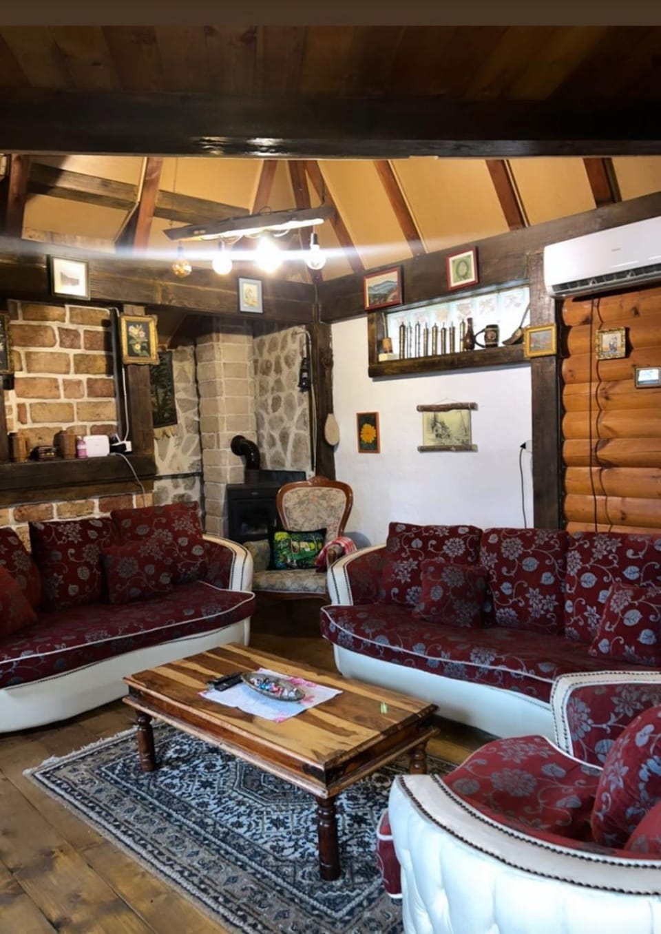 Living room, Seating area