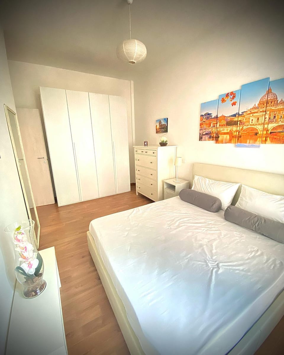 Bedroom, wardrobe
