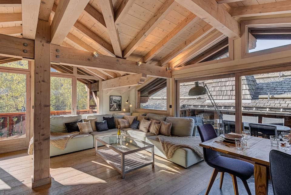 View (from property/room), Living room, Seating area, Dining area