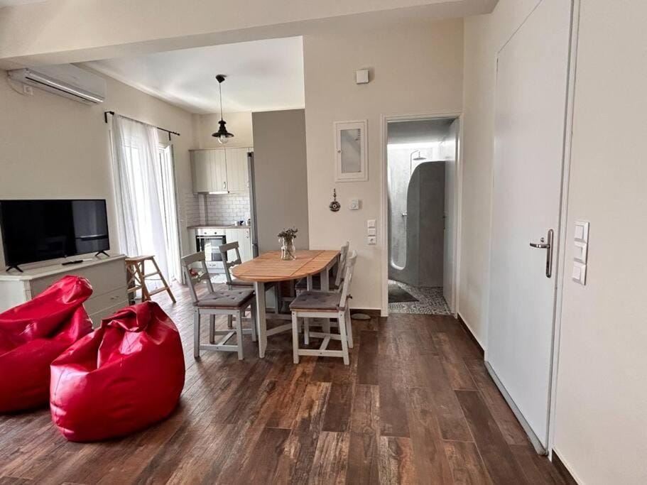 TV and multimedia, Kitchen or kitchenette