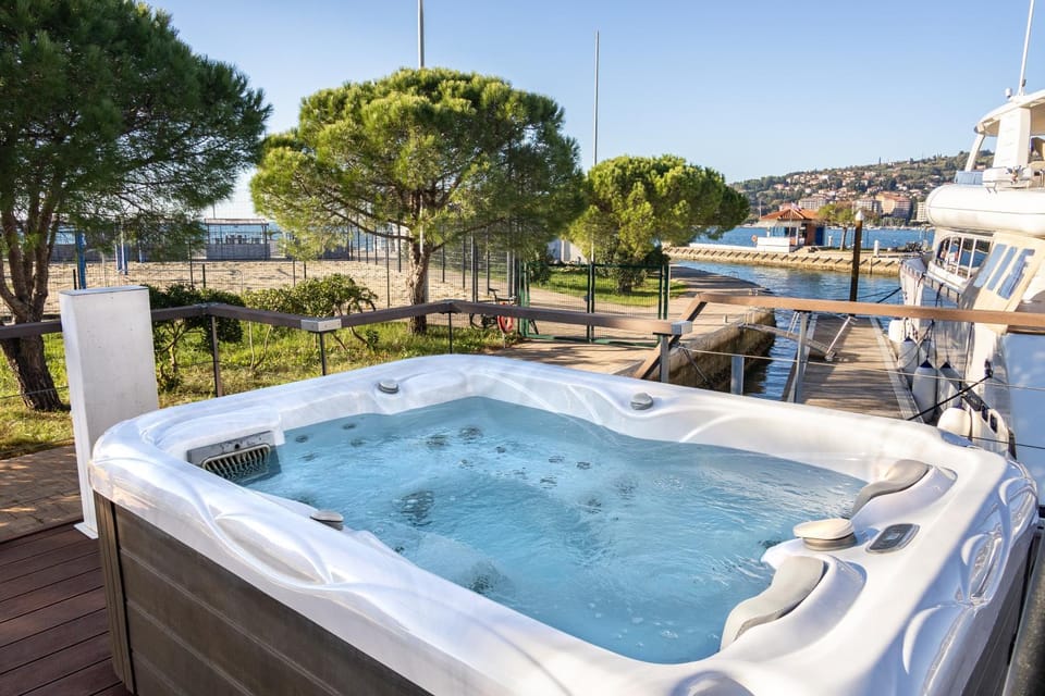 Hot Tub, Hot Tub, View (from property/room), Balcony/Terrace, Balcony/Terrace, Sea view