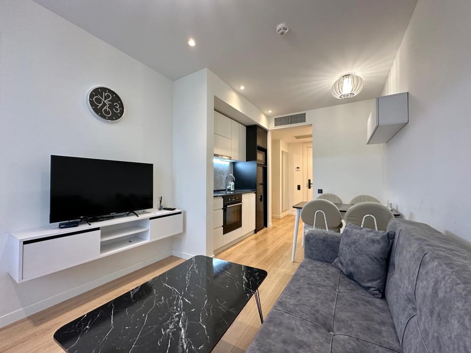 Communal lounge/ TV room, TV and multimedia, Kitchen or kitchenette, Living room, Seating area, Evening entertainment