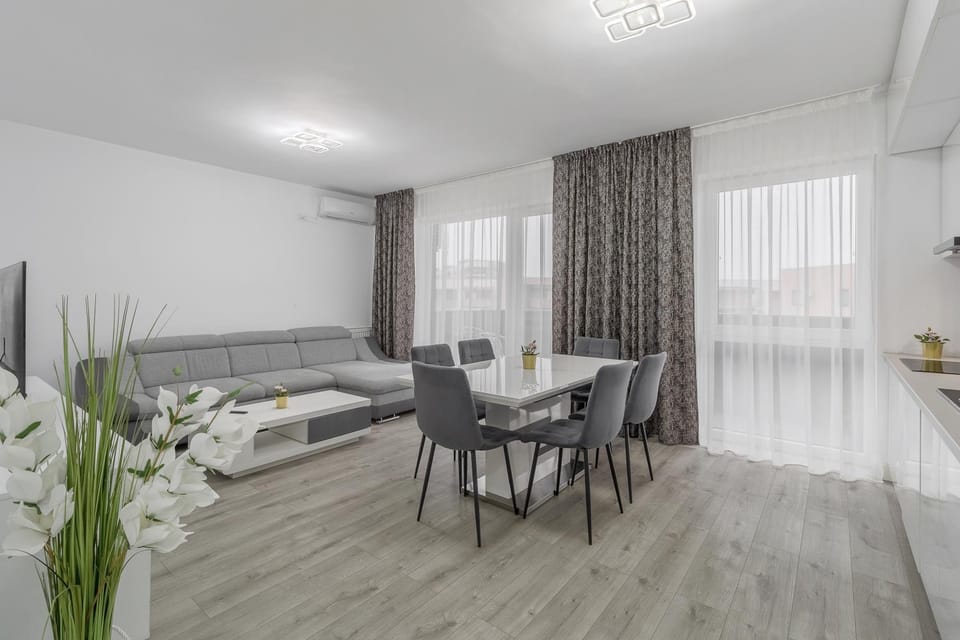 Living room, Photo of the whole room, Seating area, Dining area
