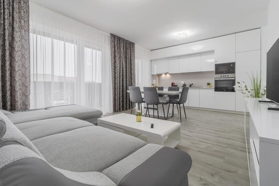 TV and multimedia, Kitchen or kitchenette, Living room, Seating area, Dining area