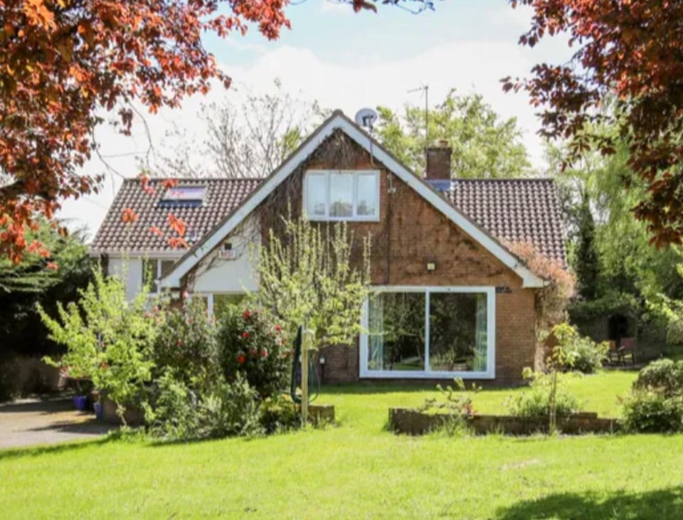 Queen's Cottage House in Wales