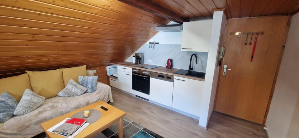 Kitchen or kitchenette, Seating area