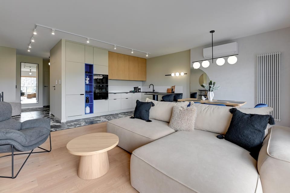 Kitchen or kitchenette, Living room, Seating area, Dining area, stove