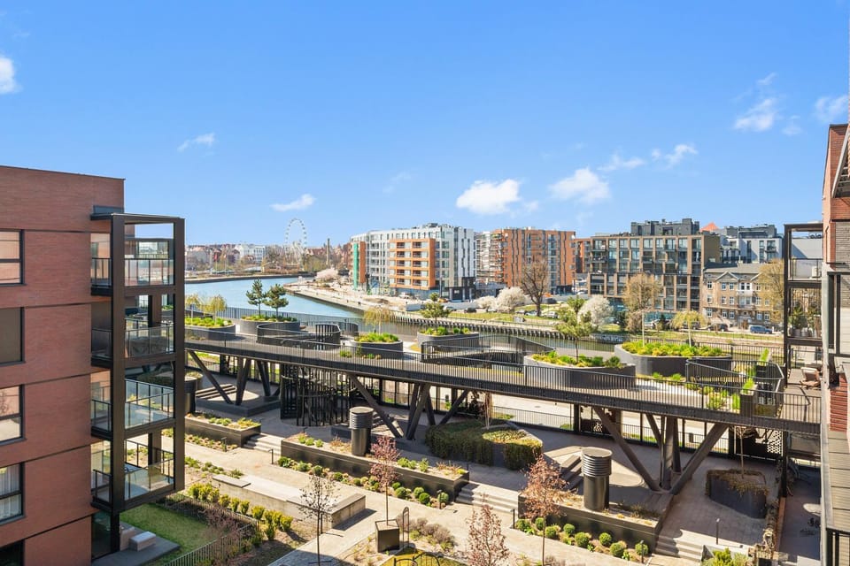 Property building, Day, Natural landscape, Evening entertainment, City view, Location
