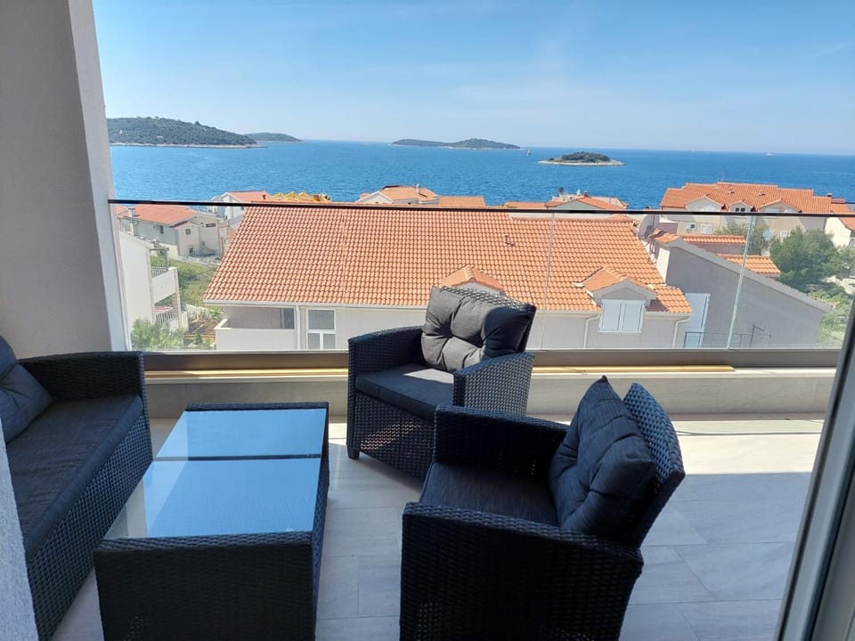 Balcony/Terrace, Balcony/Terrace, Seating area, Sea view