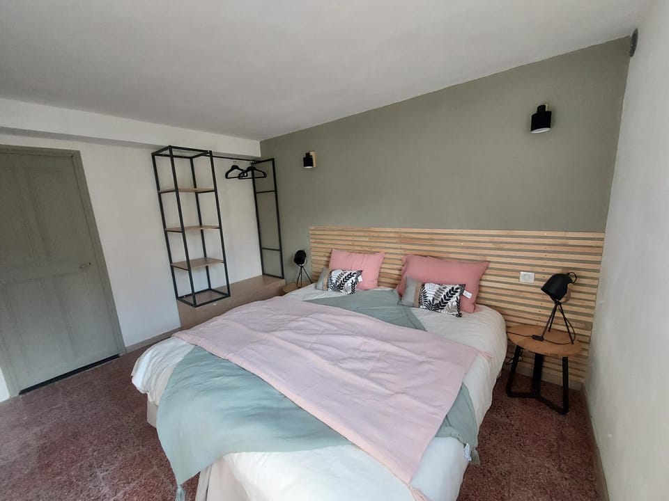 Bed, Photo of the whole room, Decorative detail, Bedroom, storage, wardrobe