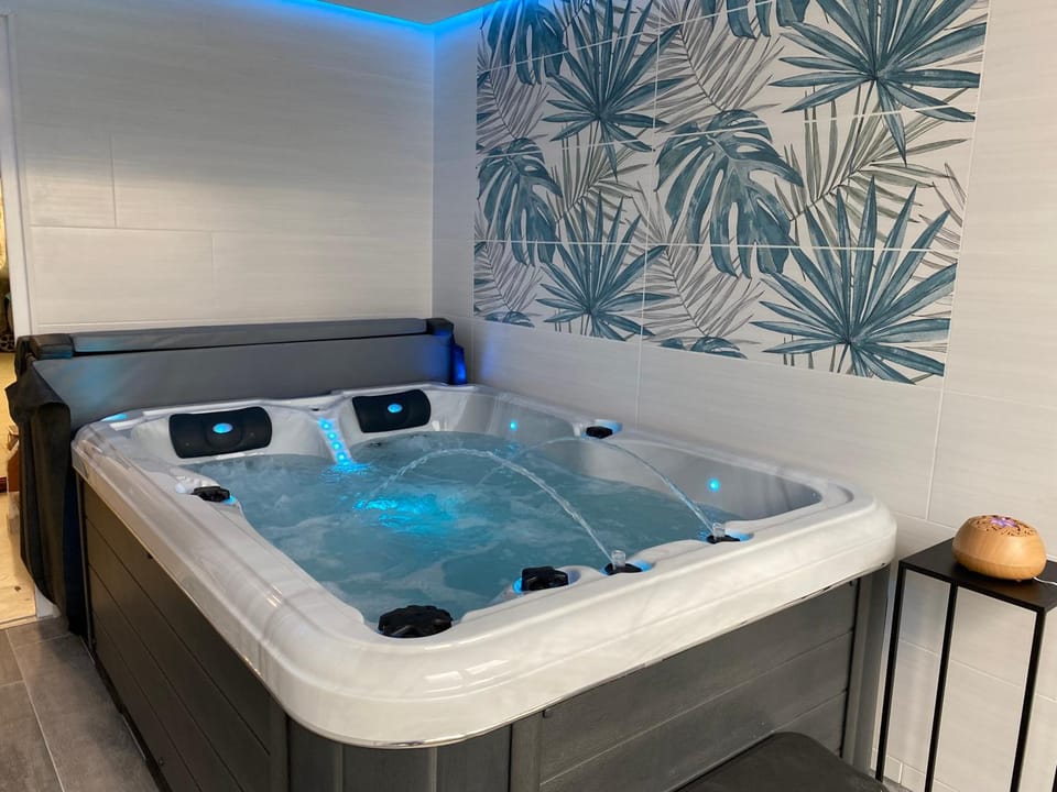 Hot Tub, Spa and wellness centre/facilities