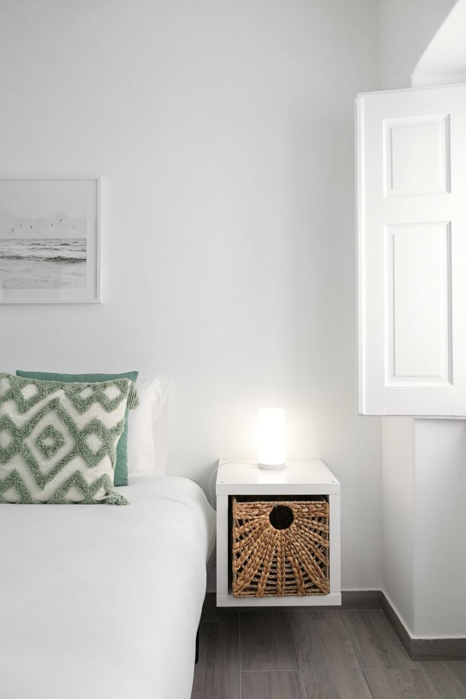 Bed, Photo of the whole room, Decorative detail, Bedroom