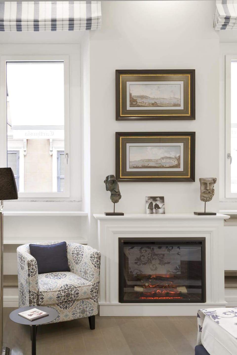 Seating area, Bedroom, flat iron