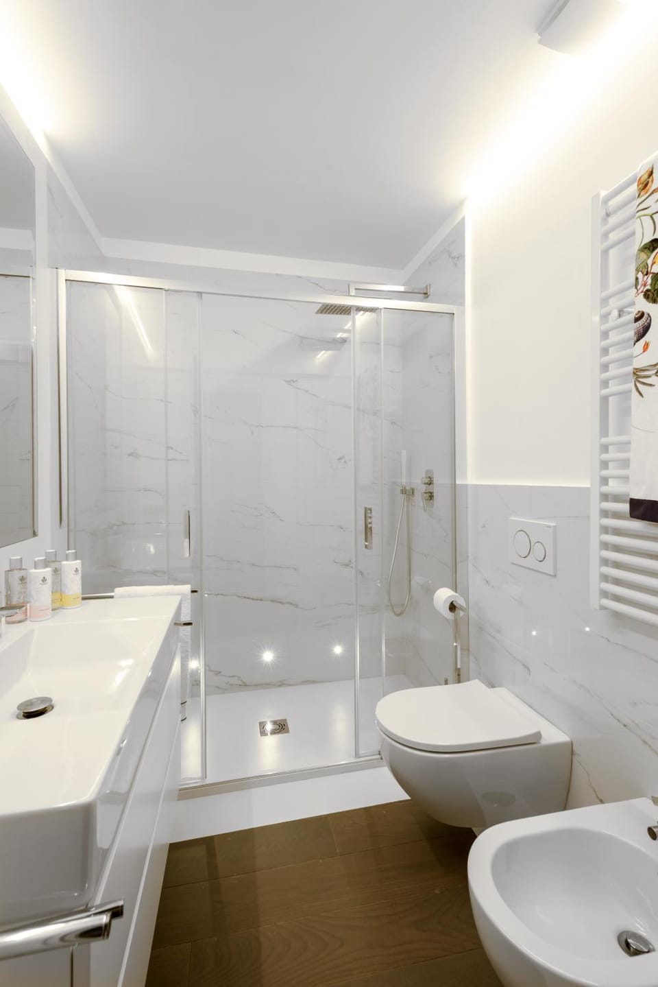Shower, Toilet, Bathroom, bidet, towels