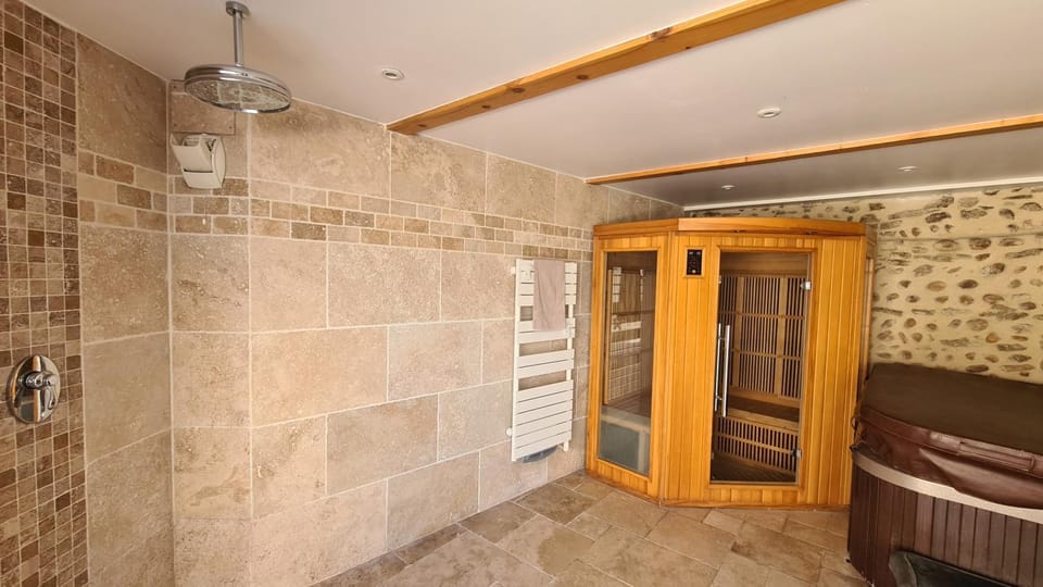 Shower, Hot Tub, Sauna