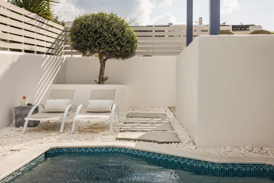 Balcony/Terrace, sunbed
