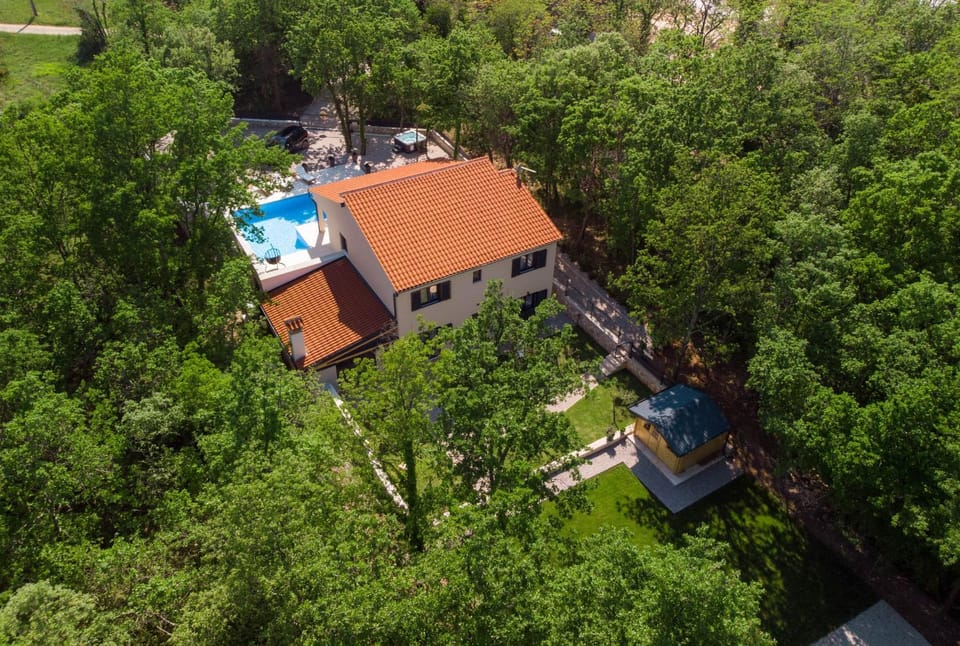 Property building, Natural landscape, Bird's eye view, Pool view, Swimming pool
