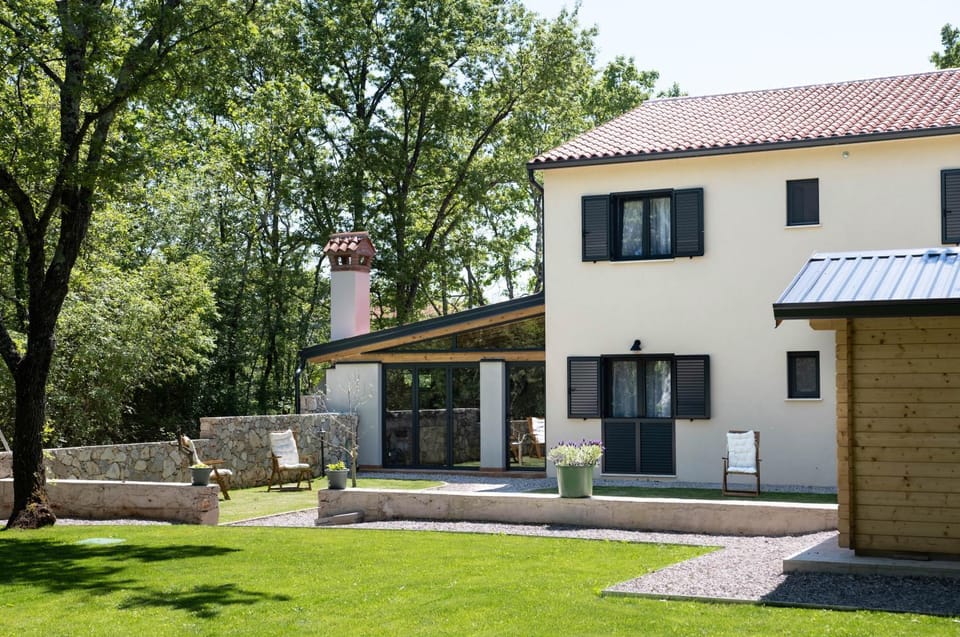 Property building, Day, Natural landscape, Garden, Garden view