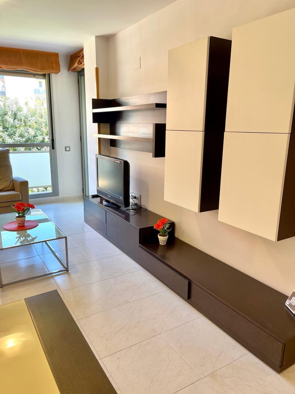 APARTAMENTO EN LA PINEDA y PARKING Apartment in La Pineda