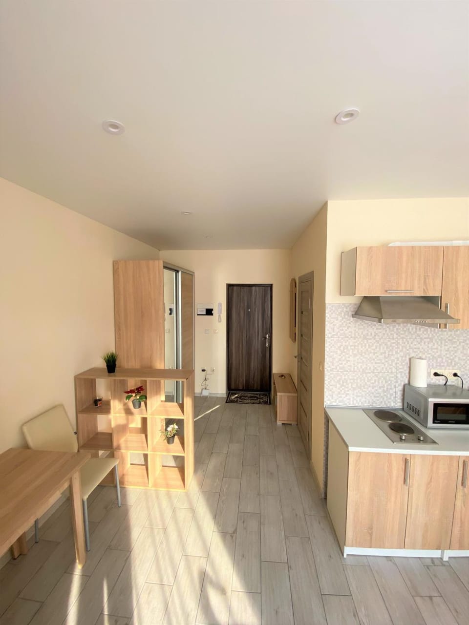 Dining area, minibar