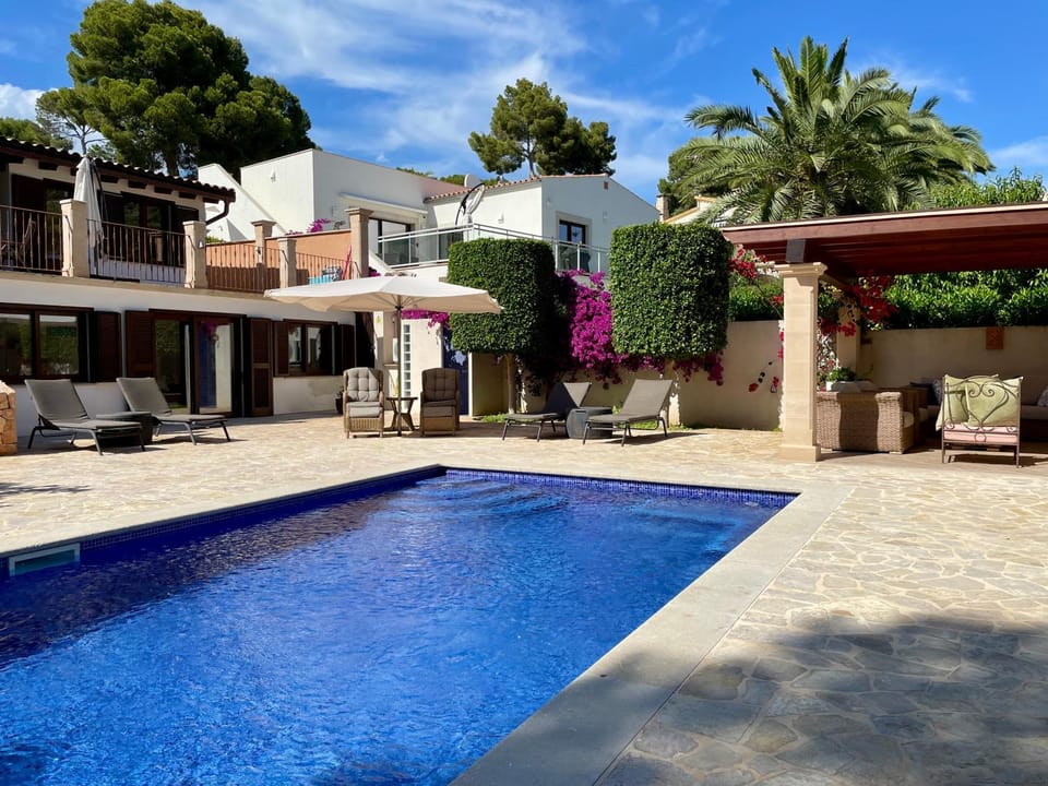 Property building, Patio, Swimming pool, sunbed