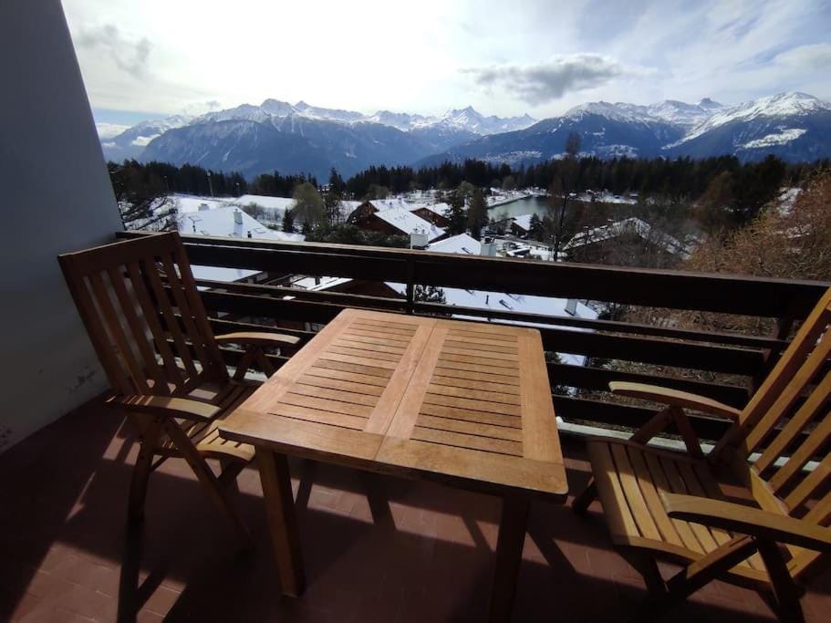 Attic Gem with Unbeatable Lake Moubra View Apartment in Crans-Montana