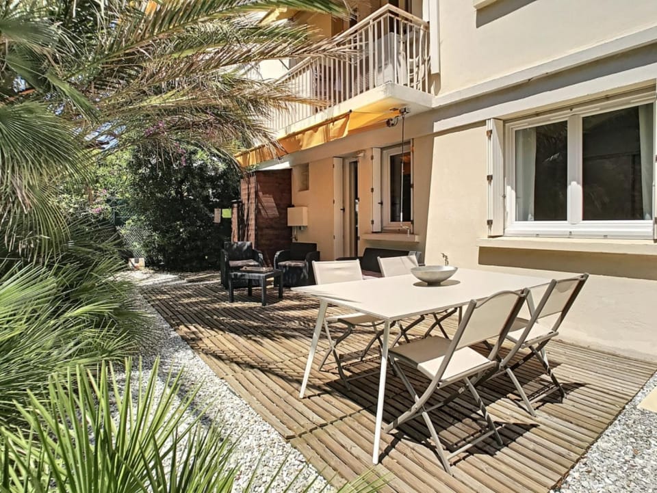 Patio, Spring, Garden, View (from property/room), Balcony/Terrace, Dining area, Garden view