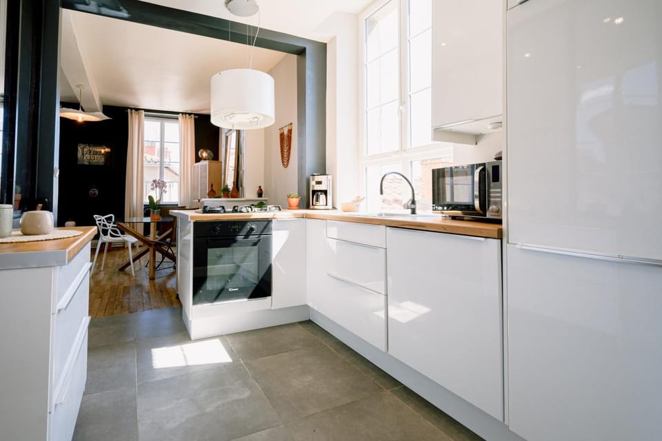 Kitchen or kitchenette