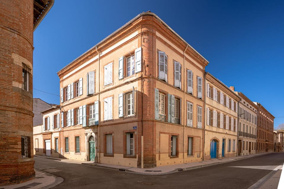 Facade/entrance