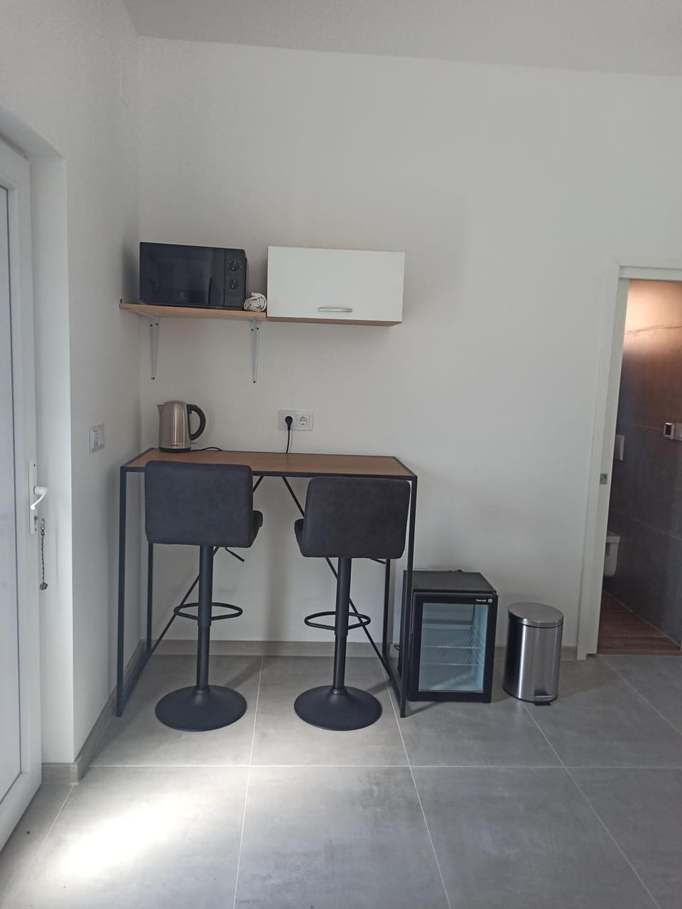 Kitchen or kitchenette, minibar, oven