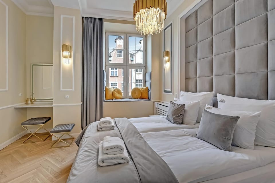 Bed, Photo of the whole room, Seating area, Bedroom, towels