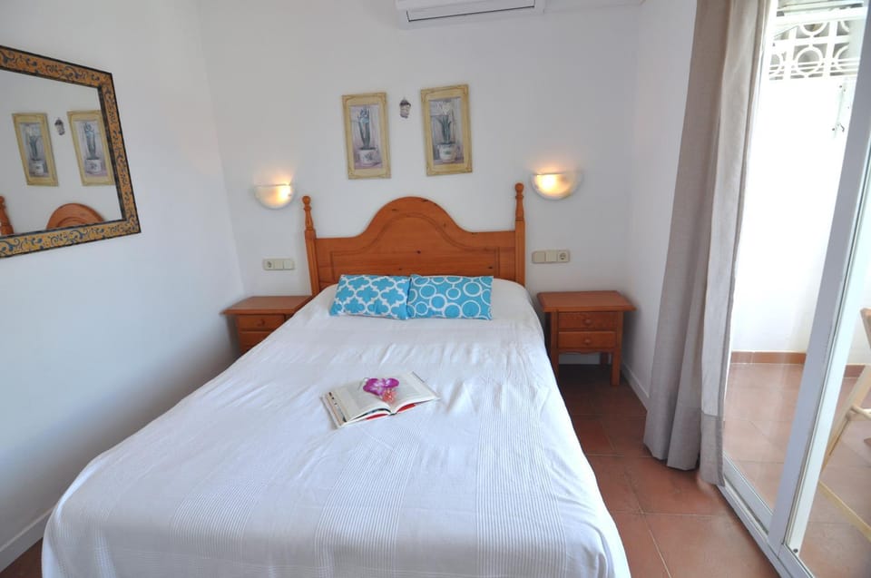 Bedroom, air conditioner