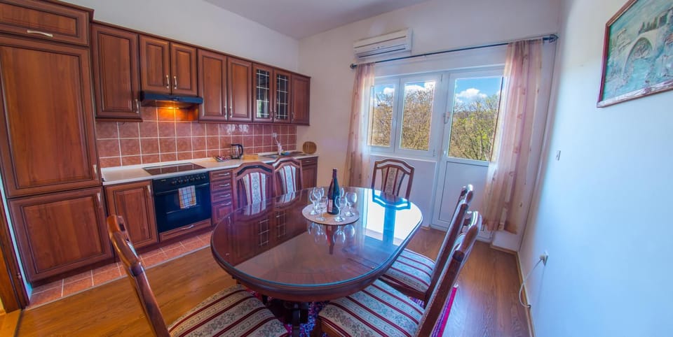 Kitchen or kitchenette, Seating area, Dining area, pet friendly, stove