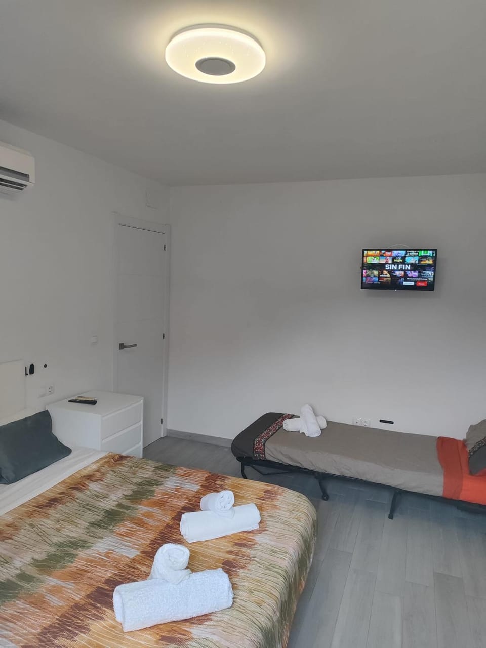 Bed, Photo of the whole room, Bedroom, towels, air conditioner