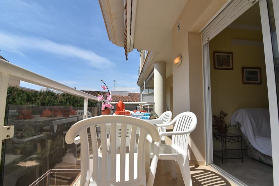 View (from property/room), Balcony/Terrace, Dining area