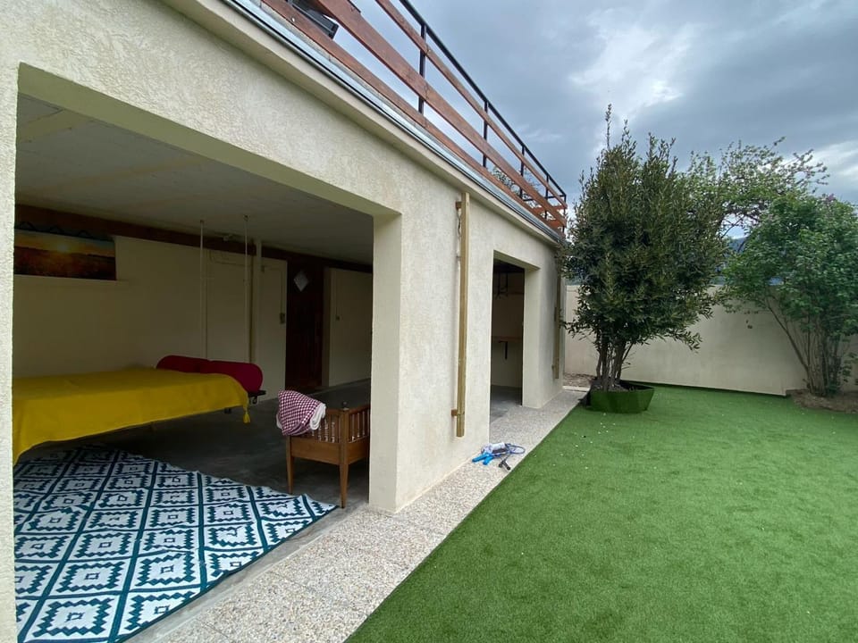 Countryside Retreat, Jacuzzi, Panoramic Views House in Auvergne-Rhône-Alpes