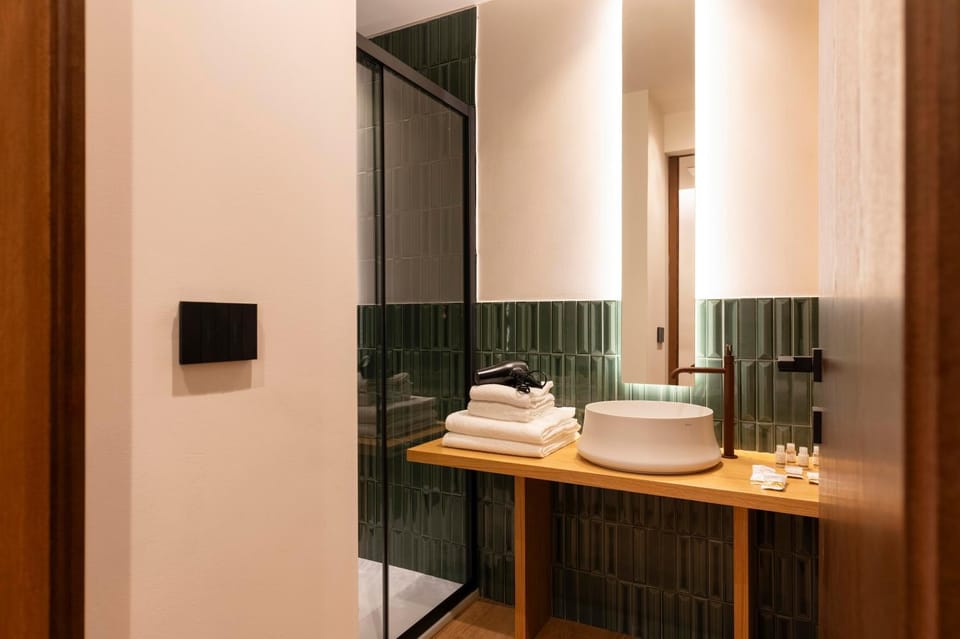Bathroom, towels