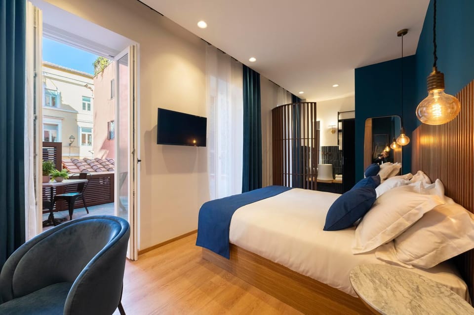 Bed, TV and multimedia, Bedroom